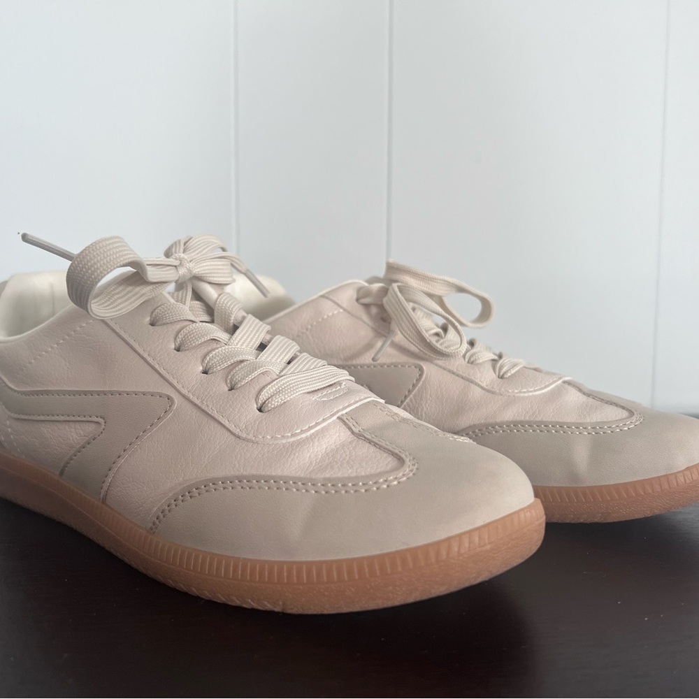 Women’s Cream Sneakers